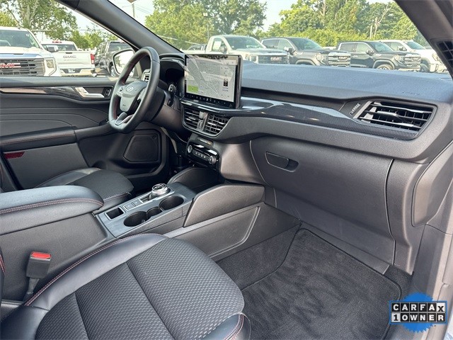Ford Escape Vehicle Full-screen Gallery Image 32