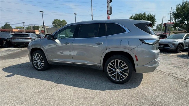Buick Enclave Vehicle Full-screen Gallery Image 06