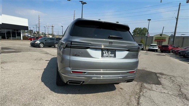 Buick Enclave Vehicle Full-screen Gallery Image 07