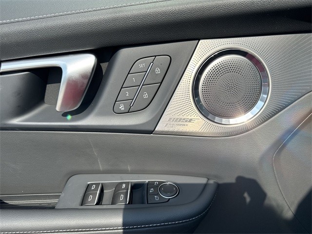 Buick Enclave Vehicle Full-screen Gallery Image 13