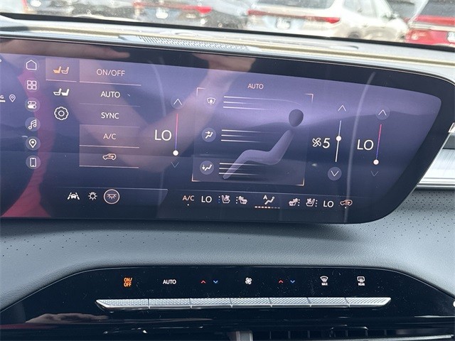 Buick Enclave Vehicle Full-screen Gallery Image 19