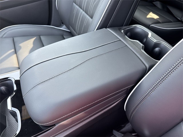 Buick Enclave Vehicle Full-screen Gallery Image 21