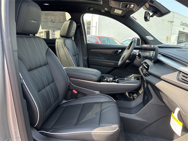 Buick Enclave Vehicle Full-screen Gallery Image 26