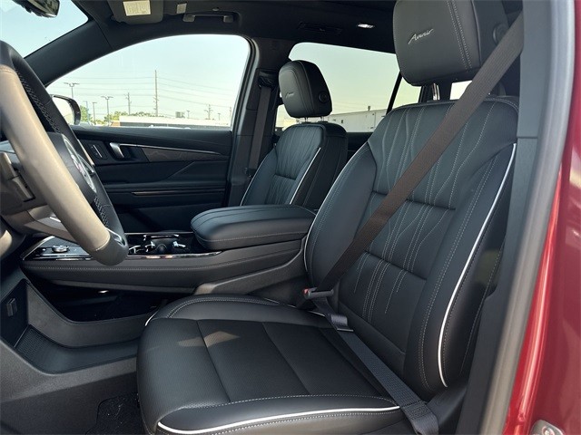 Buick Enclave Vehicle Full-screen Gallery Image 11