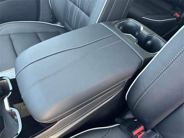 Buick Enclave Vehicle Full-screen Gallery Image 21