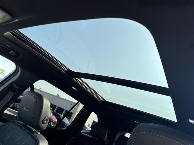 Buick Enclave Vehicle Full-screen Gallery Image 22