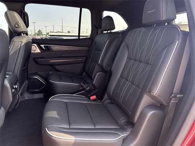 Buick Enclave Vehicle Full-screen Gallery Image 23
