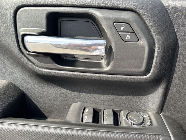 GMC Sierra 1500 Vehicle Full-screen Gallery Image 13