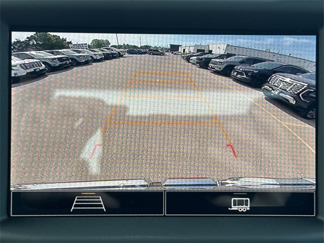 GMC Sierra 1500 Vehicle Full-screen Gallery Image 17