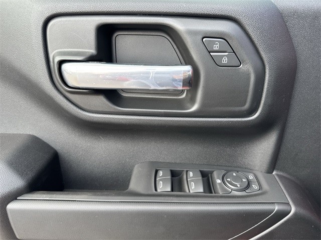 GMC Sierra 1500 Vehicle Full-screen Gallery Image 13