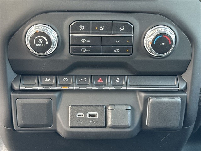 GMC Sierra 1500 Vehicle Full-screen Gallery Image 18