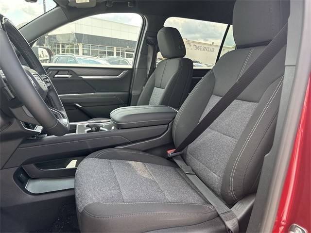 GMC Acadia Vehicle Full-screen Gallery Image 11