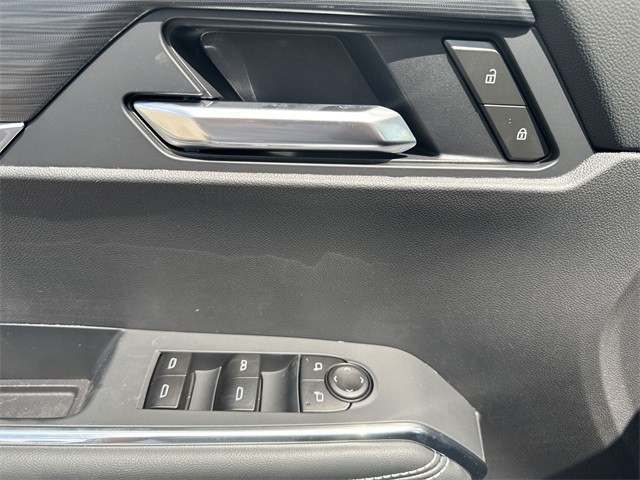 GMC Acadia Vehicle Full-screen Gallery Image 13