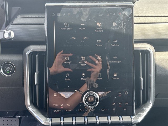 GMC Acadia Vehicle Full-screen Gallery Image 16