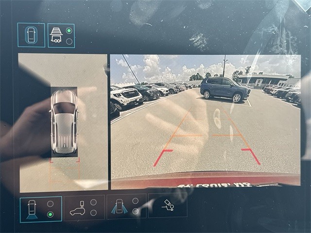 GMC Acadia Vehicle Full-screen Gallery Image 17