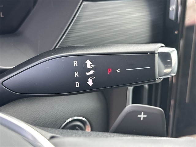 GMC Acadia Vehicle Full-screen Gallery Image 20