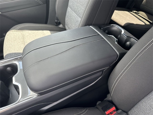 GMC Acadia Vehicle Full-screen Gallery Image 21