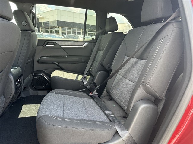 GMC Acadia Vehicle Full-screen Gallery Image 22