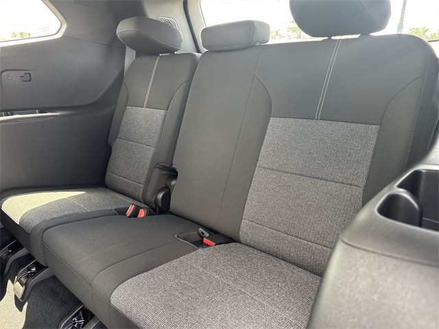 GMC Acadia Vehicle Full-screen Gallery Image 23