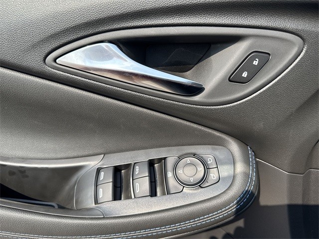 Buick Encore GX Vehicle Full-screen Gallery Image 13