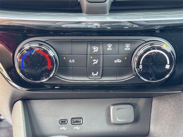 Buick Encore GX Vehicle Full-screen Gallery Image 19