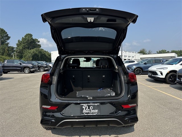 Buick Encore GX Vehicle Full-screen Gallery Image 23