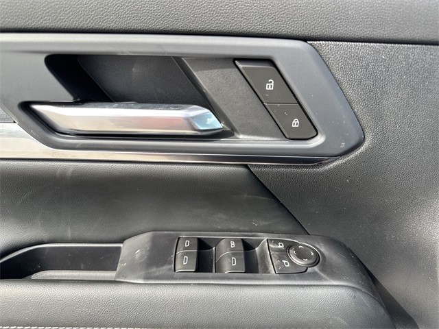 GMC Terrain Vehicle Full-screen Gallery Image 13