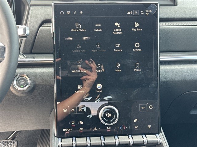 GMC Terrain Vehicle Full-screen Gallery Image 16