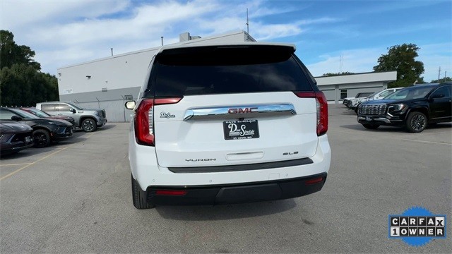 GMC Yukon XL Vehicle Full-screen Gallery Image 09
