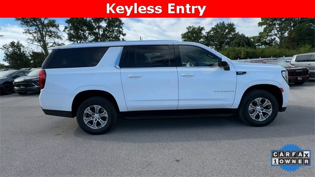 GMC Yukon XL Vehicle Full-screen Gallery Image 11
