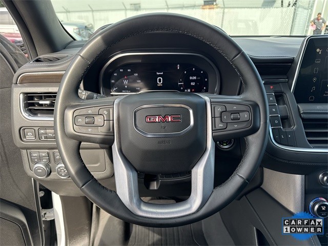 GMC Yukon XL Vehicle Full-screen Gallery Image 14