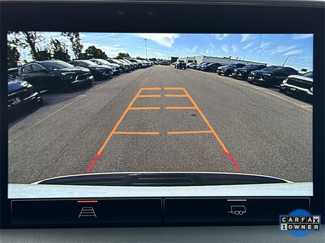 GMC Yukon XL Vehicle Full-screen Gallery Image 19