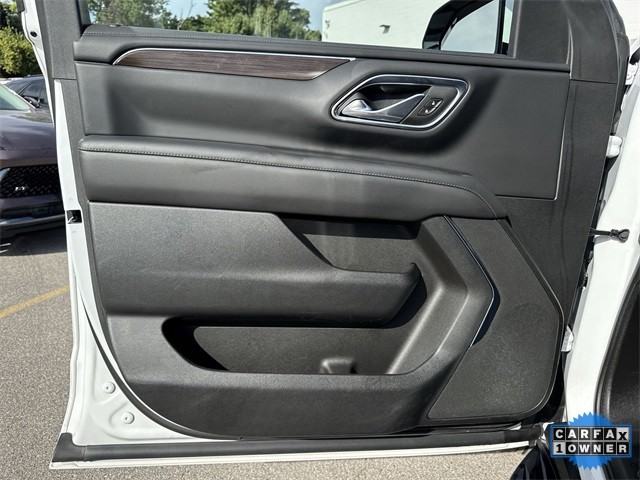 GMC Yukon XL Vehicle Full-screen Gallery Image 26