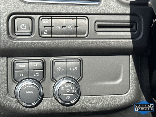 GMC Yukon XL Vehicle Full-screen Gallery Image 39