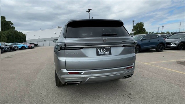 Buick Enclave Vehicle Full-screen Gallery Image 07