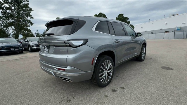 Buick Enclave Vehicle Full-screen Gallery Image 08