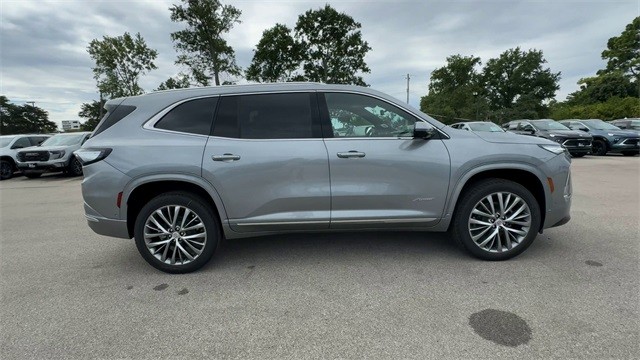 Buick Enclave Vehicle Full-screen Gallery Image 09