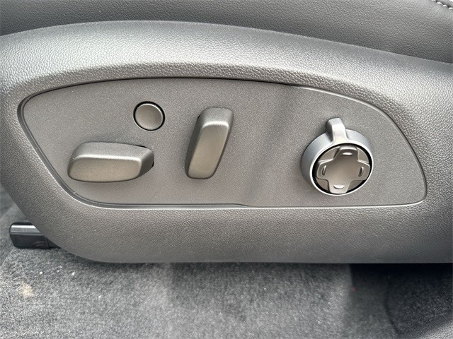 Buick Enclave Vehicle Full-screen Gallery Image 12