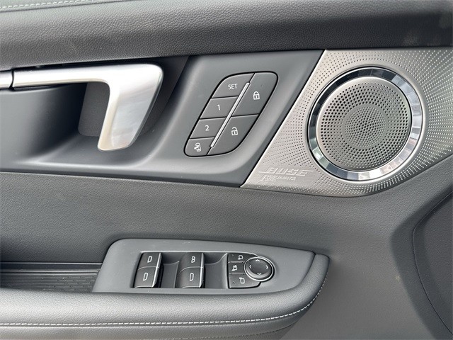Buick Enclave Vehicle Full-screen Gallery Image 13