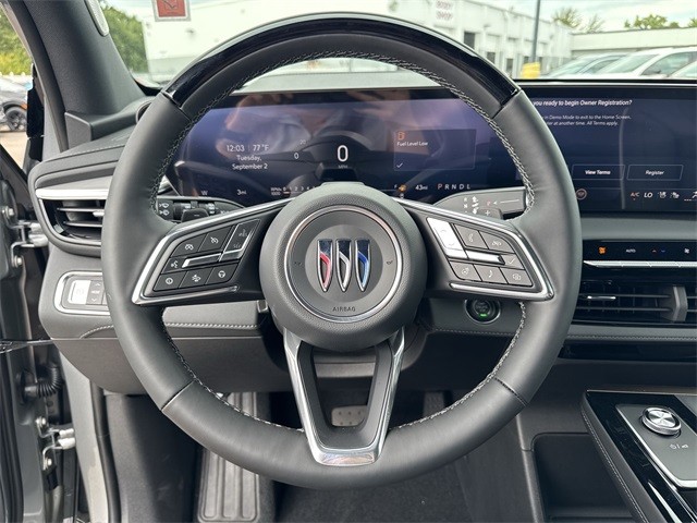 Buick Enclave Vehicle Full-screen Gallery Image 14