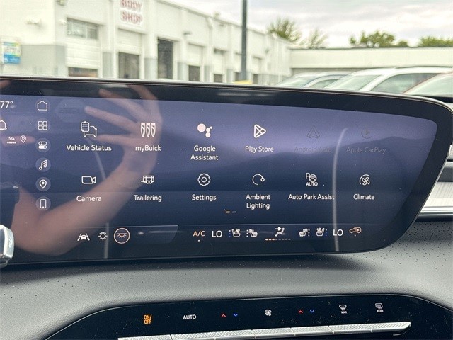 Buick Enclave Vehicle Full-screen Gallery Image 16