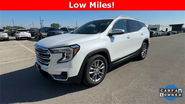 GMC Terrain Vehicle Full-screen Gallery Image 02