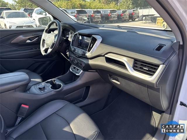 GMC Terrain Vehicle Full-screen Gallery Image 32