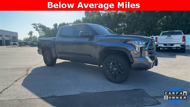 Toyota Tundra 4WD Vehicle Full-screen Gallery Image 02