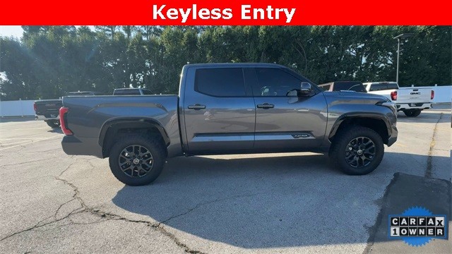 Toyota Tundra 4WD Vehicle Full-screen Gallery Image 11