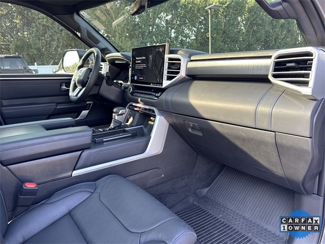 Toyota Tundra 4WD Vehicle Full-screen Gallery Image 32