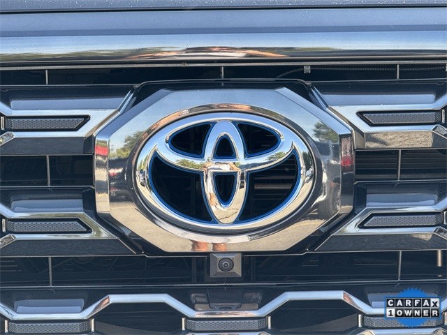 Toyota Tundra 4WD Vehicle Full-screen Gallery Image 34