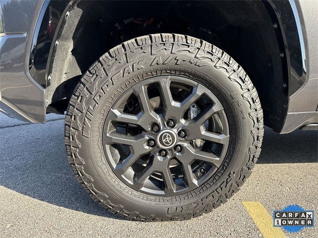 Toyota Tundra 4WD Vehicle Full-screen Gallery Image 36