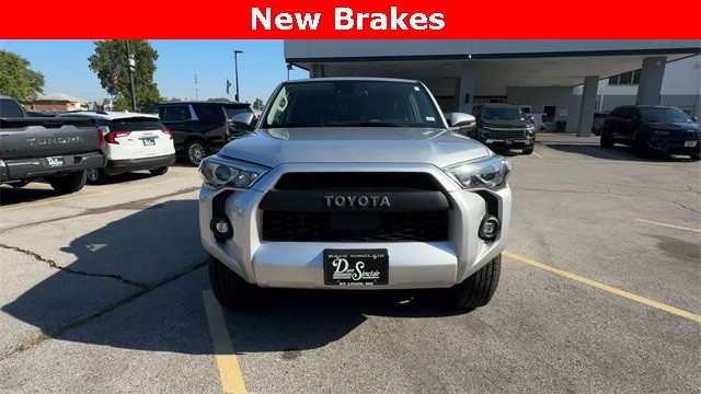 Toyota 4Runner Vehicle Full-screen Gallery Image 03