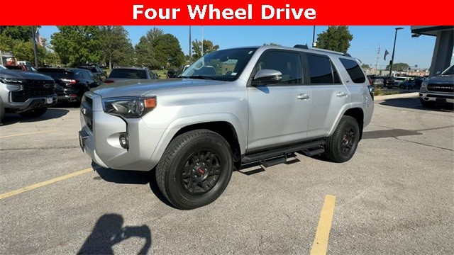 Toyota 4Runner Vehicle Full-screen Gallery Image 05